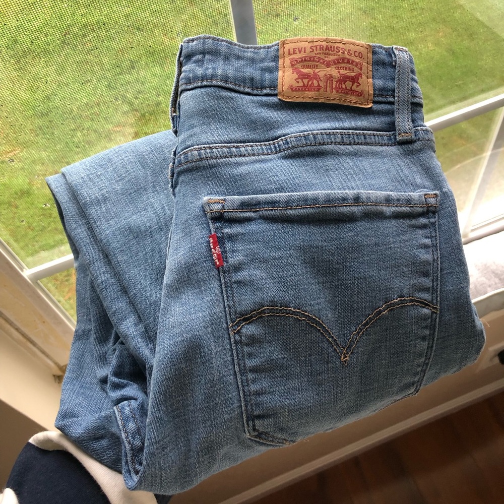Levi’s 725 light wash high rise bootcut jean size 29